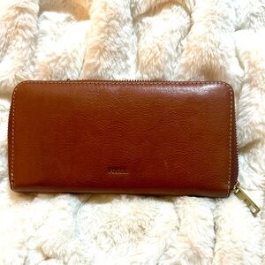 Fossil RFID Blocking Cowhide Leather Zip Around Women’s Wallet Brown